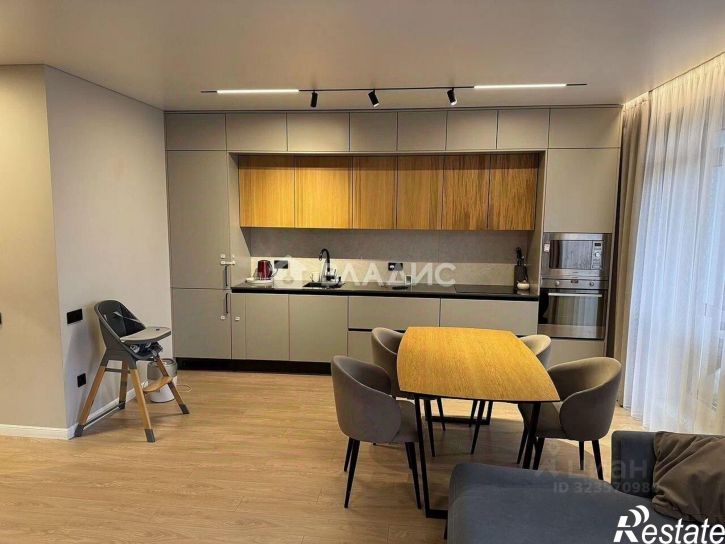 3-комн квартира микрорайон 140Б, 1