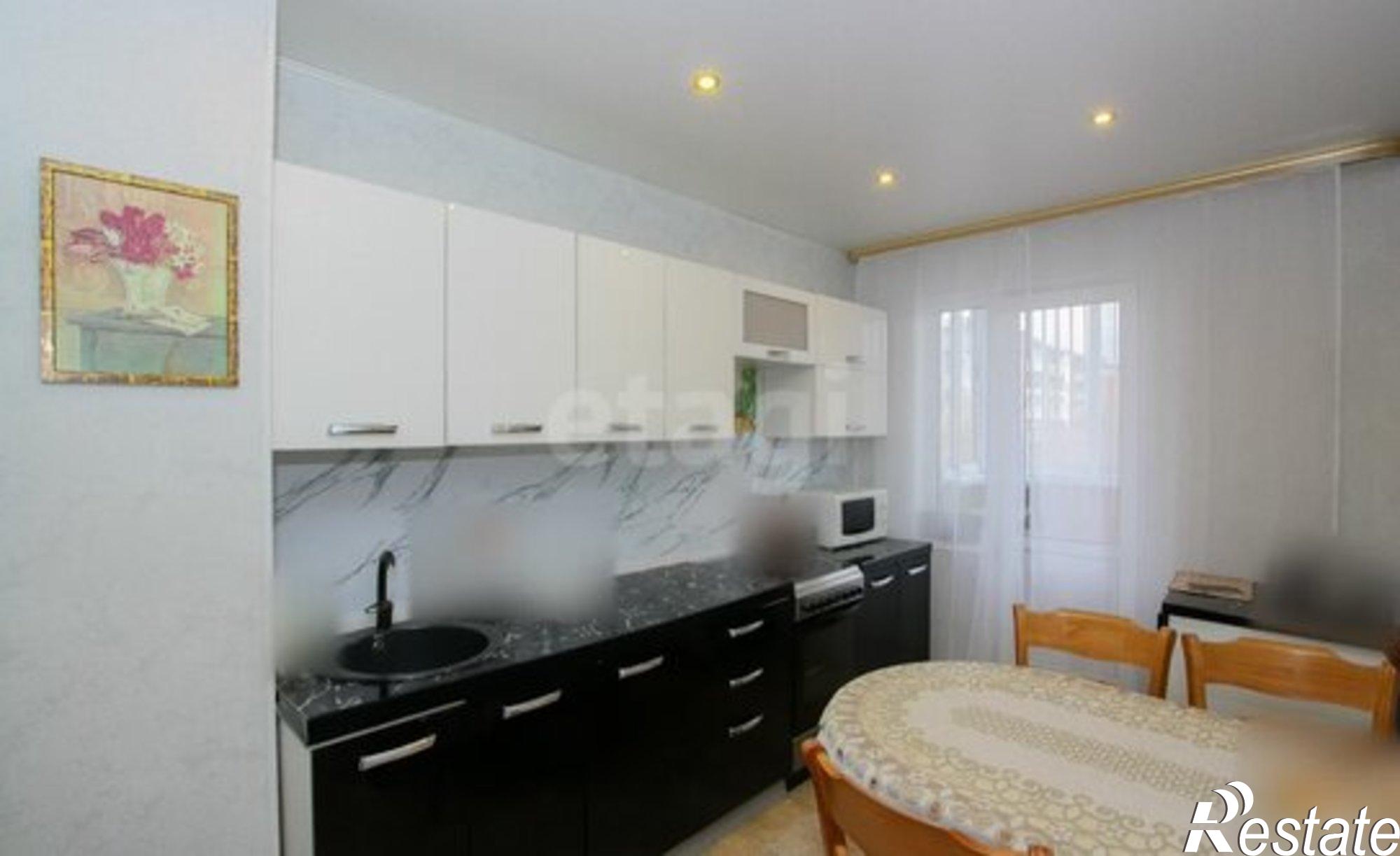 Купить квартиру за 13 700 000 рублей на проспект Строителей, 42