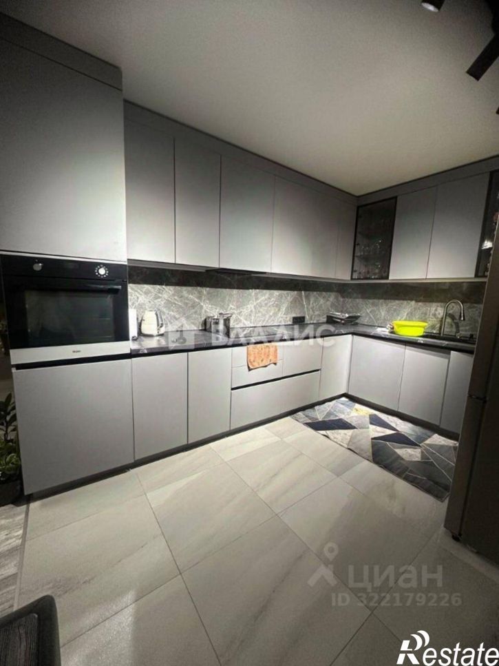 3-комн квартира микрорайон 140Б, 4