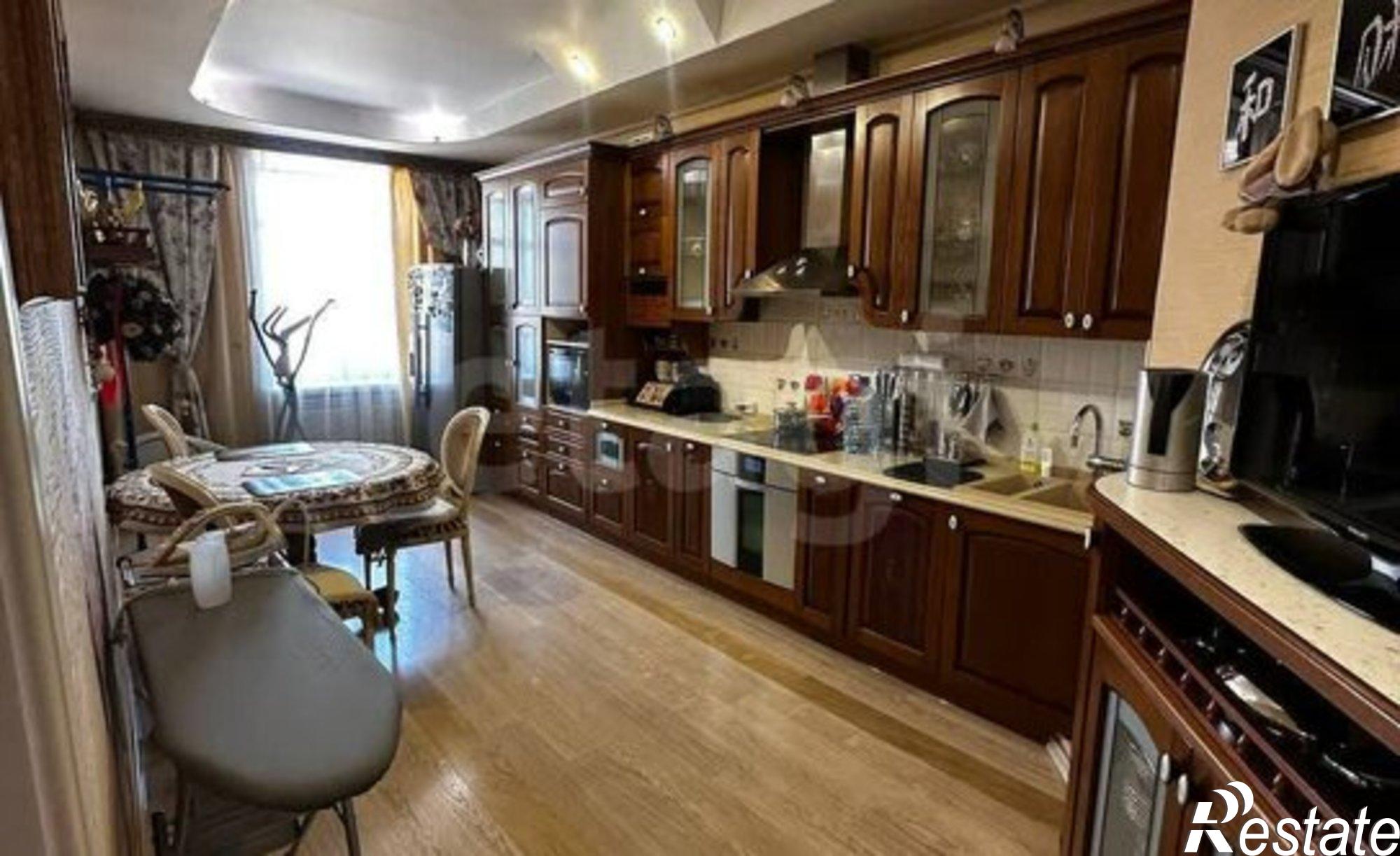 Купить квартиру за 18 000 000 рублей на проспект Победы, 16