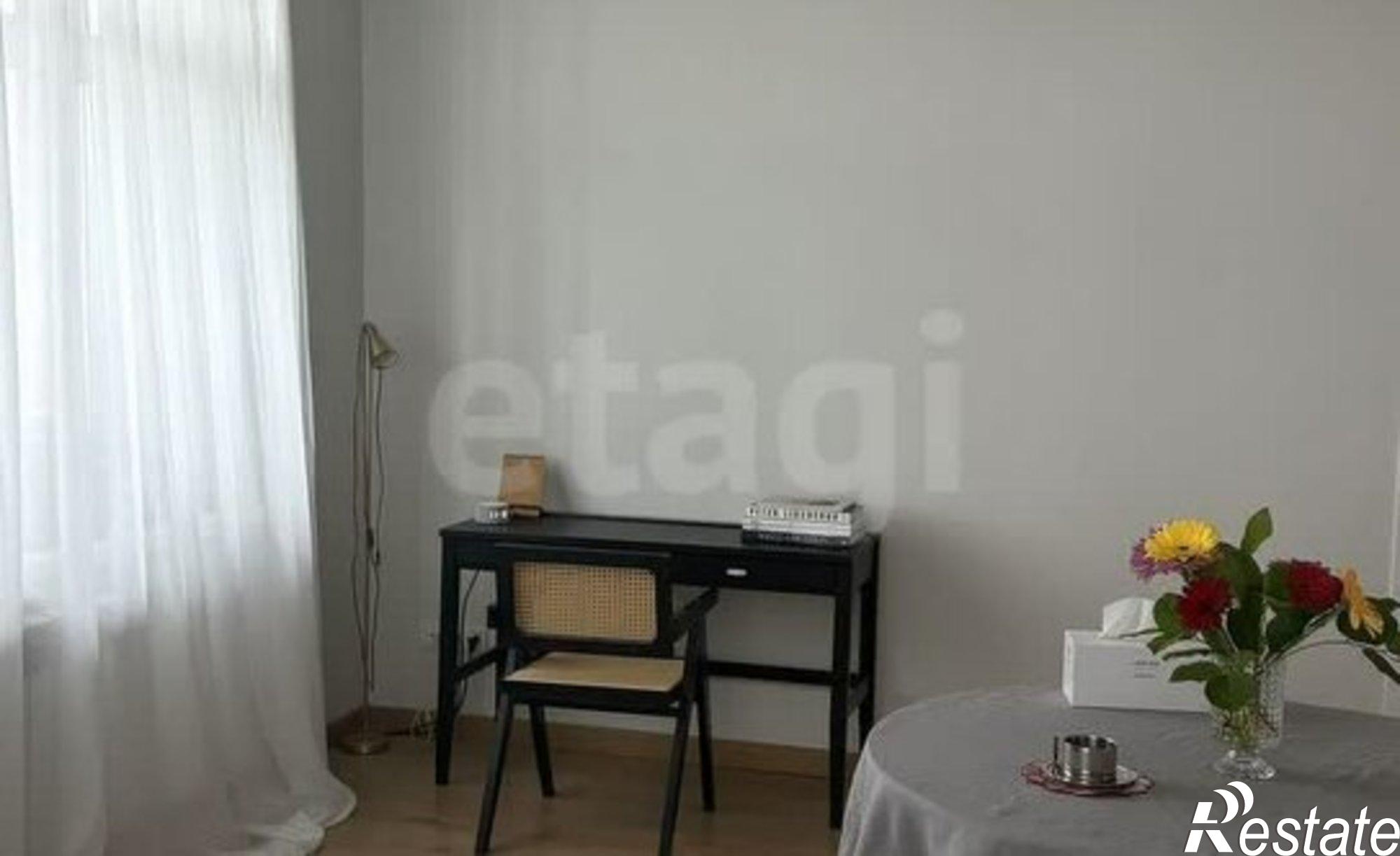 Купить квартиру за 8 000 000 рублей на 111-й микрорайон, 4