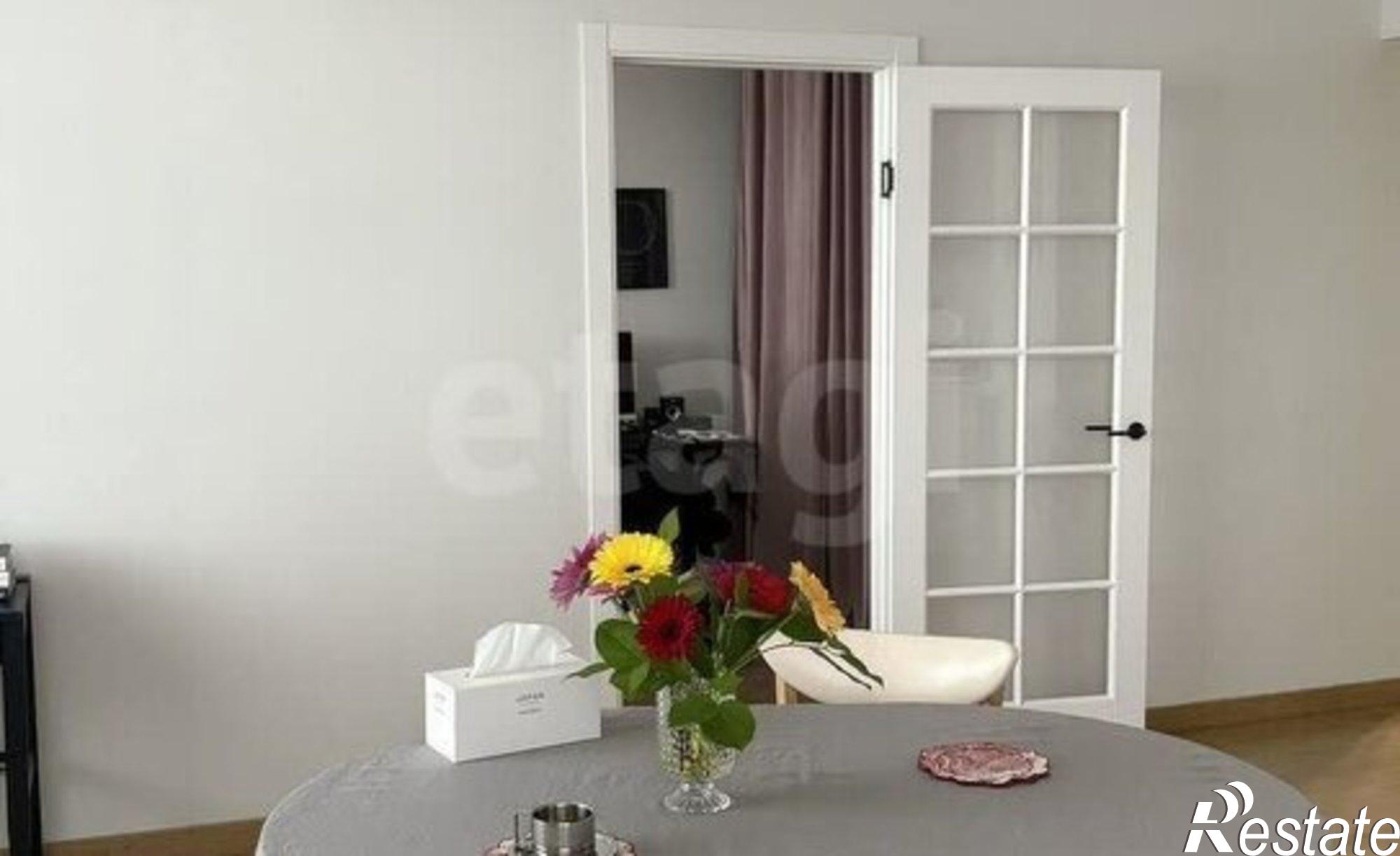 Купить квартиру за 8 000 000 рублей на 111-й микрорайон, 4