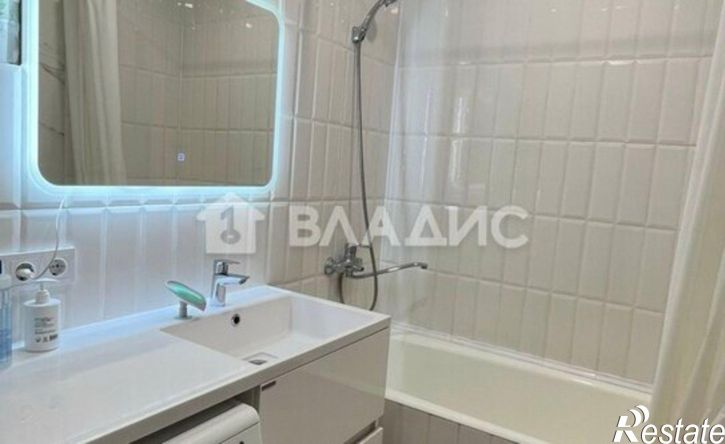 3-комн квартира 142-й микрорайон, 8