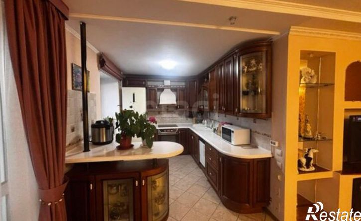 3-комн квартира улица Жердева, 102,  д. 102