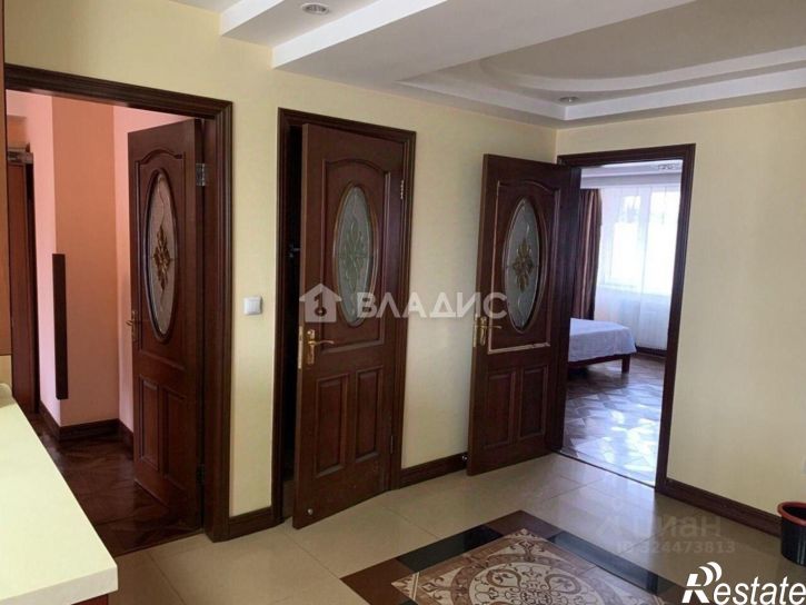 3-комн квартира улица Калашникова, 11,  д. 11