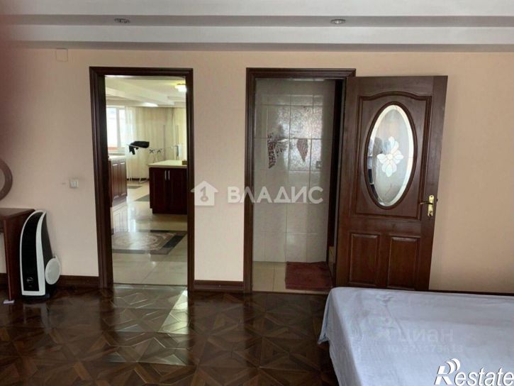 3-комн квартира улица Калашникова, 11,  д. 11