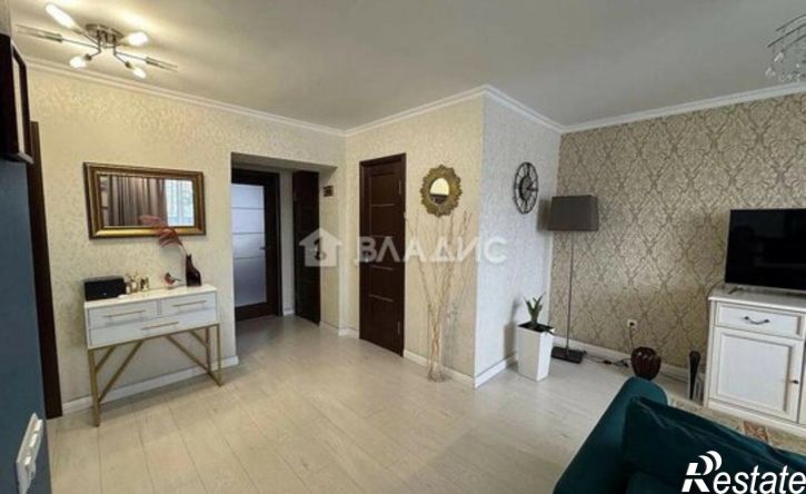 3-комн квартира улица Калашникова, 16,  д. 16