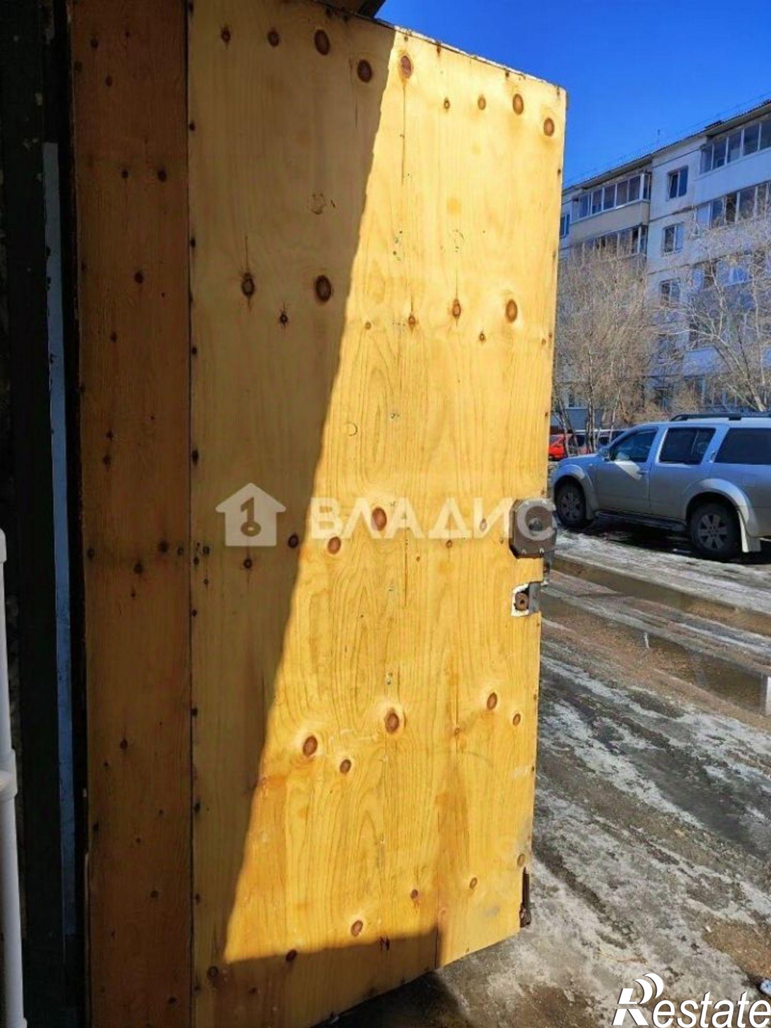 Купить гараж, место в паркинге за 2 300 000 рублей на проспект Строителей