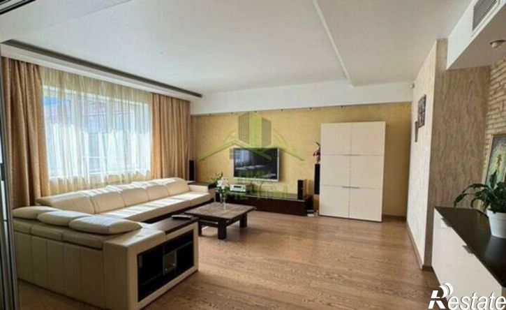 5-комн квартира пр-кт Победы, 11А,  д. 11А