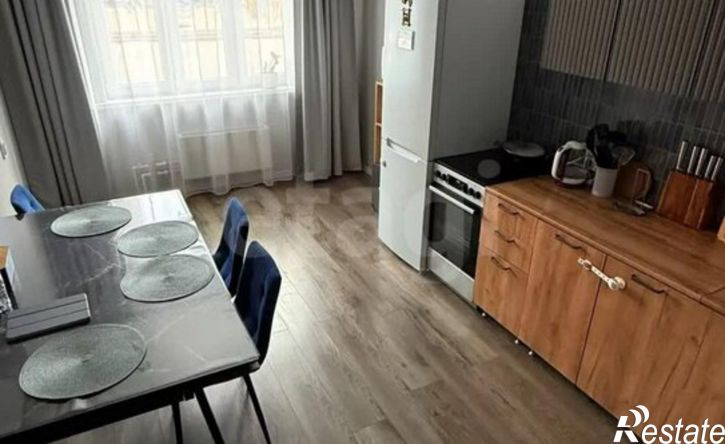 2-комн квартира микрорайон 140А, 27