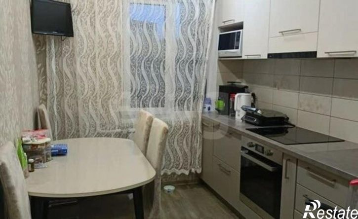 3-комн квартира 111-й микрорайон, 9
