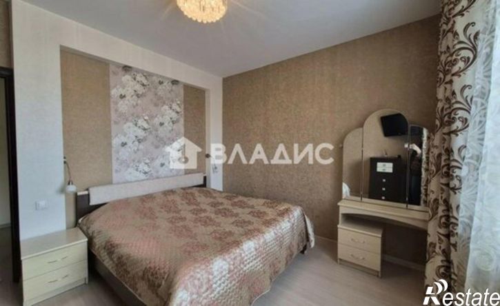 3-комн квартира 111-й микрорайон, 26А