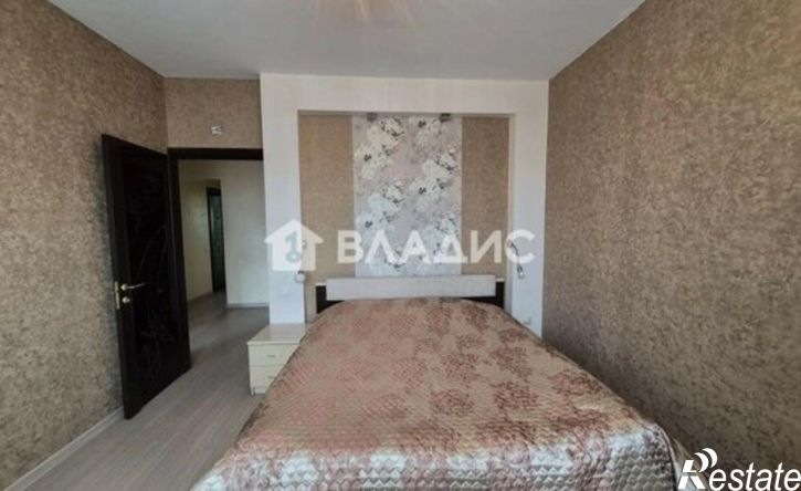 3-комн квартира 111-й микрорайон, 26А