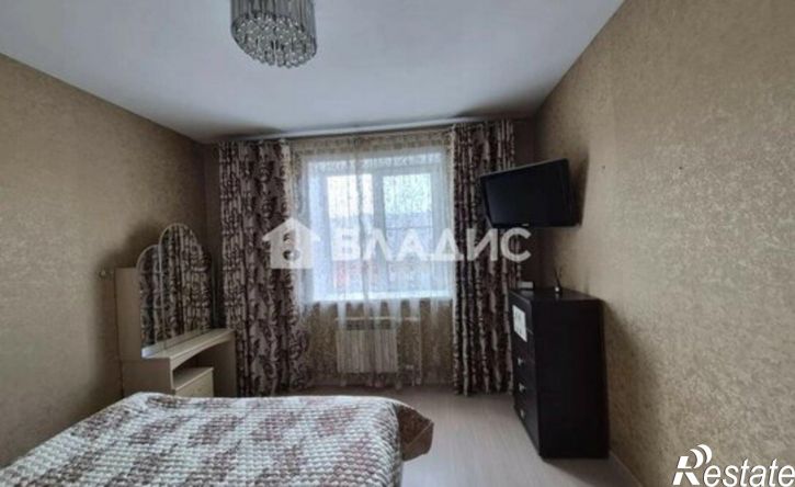 3-комн квартира 111-й микрорайон, 26А