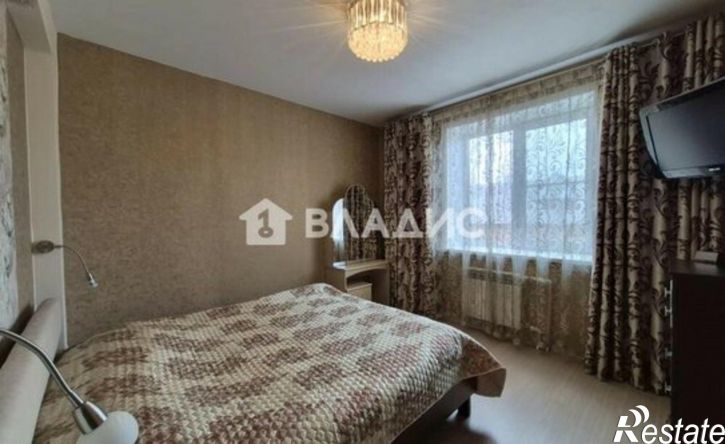 3-комн квартира 111-й микрорайон, 26А