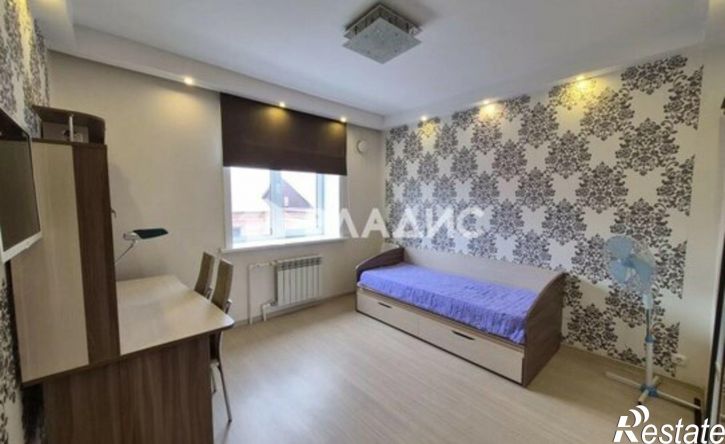 3-комн квартира 111-й микрорайон, 26А