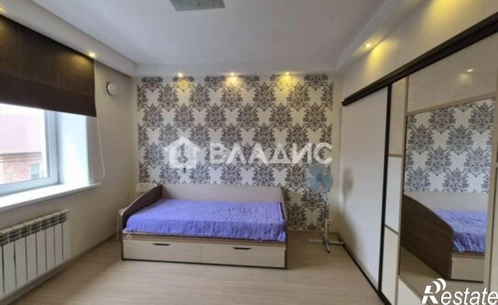3-комн квартира 111-й микрорайон, 26А