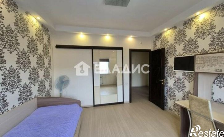 3-комн квартира 111-й микрорайон, 26А