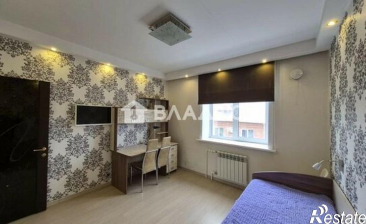 3-комн квартира 111-й микрорайон, 26А