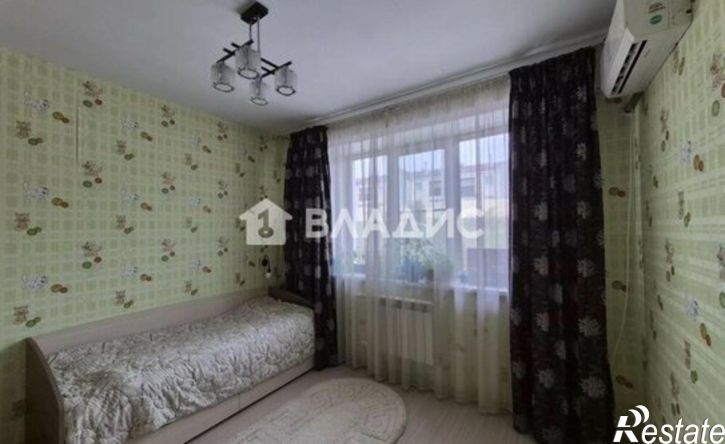3-комн квартира 111-й микрорайон, 26А
