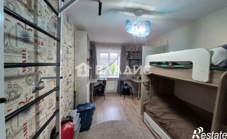 3-комн квартира улица Гагарина, 49,  д. 49