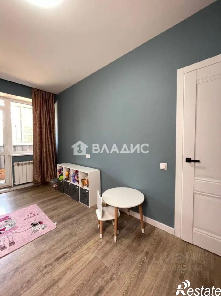 3-комн квартира микрорайон 140Б, 1