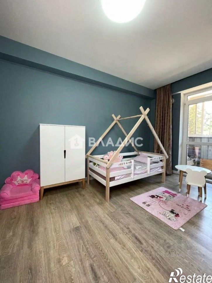 3-комн квартира микрорайон 140Б, 1