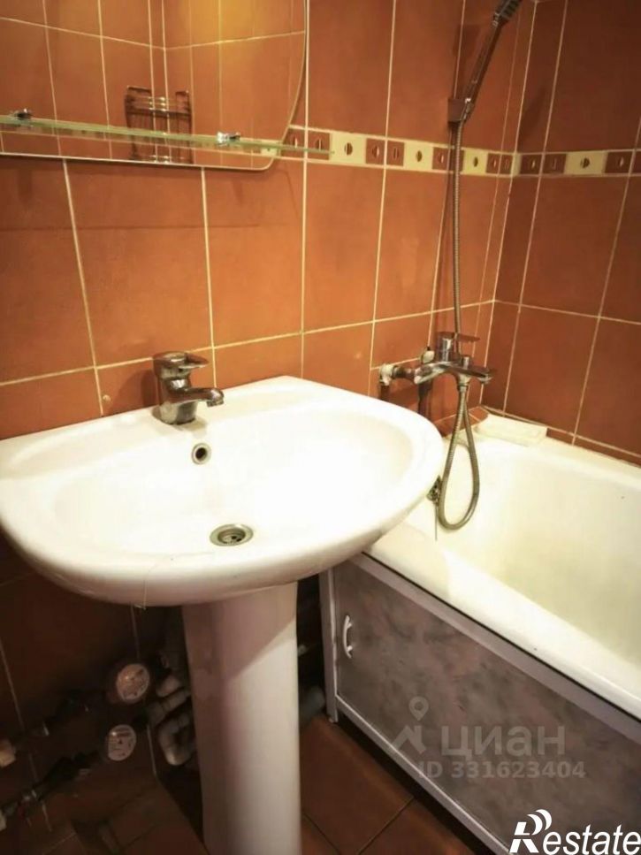 3-комн квартира улица Толстого, 2,  д. 2