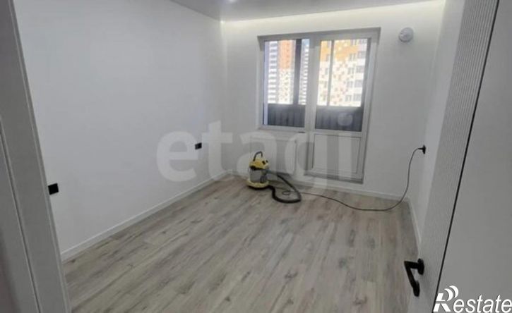 3-комн квартира микрорайон 140Б, 10