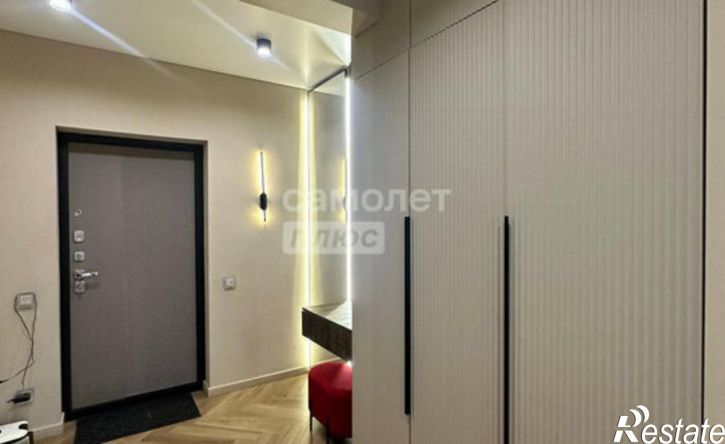 3-комн квартира микрорайон 140Б, 4