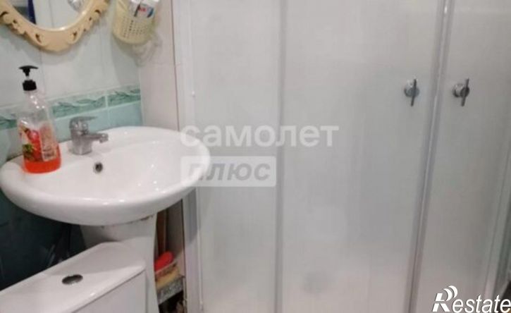 3-комн квартира пр-кт 50-летия Октября, 15,  д. 15