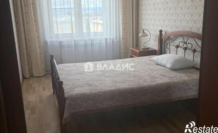 3-комн квартира пр-кт Строителей, 42,  д. 42