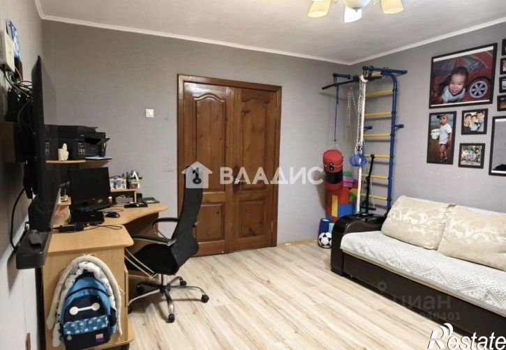 3-комн квартира ул Шумяцкого, 8,  д. 8