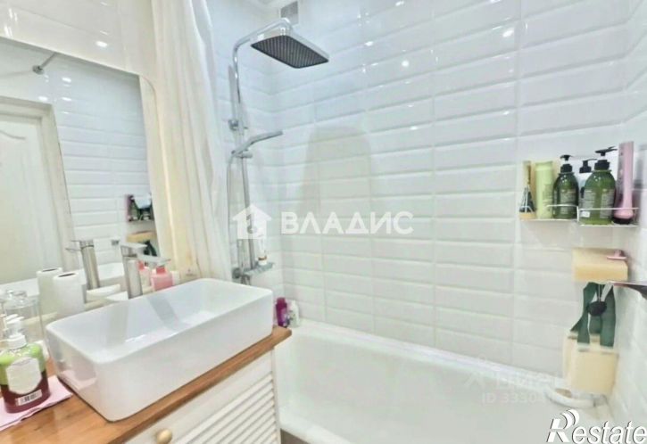 3-комн квартира ул Шумяцкого, 8,  д. 8