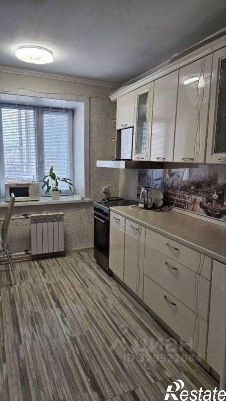 3-комн квартира пр-кт 50-летия Октября, 25а,  д. 25а