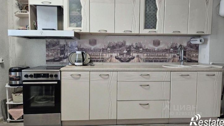 3-комн квартира пр-кт 50-летия Октября, 25а,  д. 25а