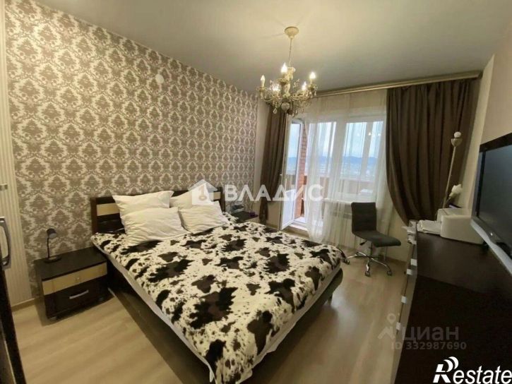 3-комн квартира микрорайон 140А, 24