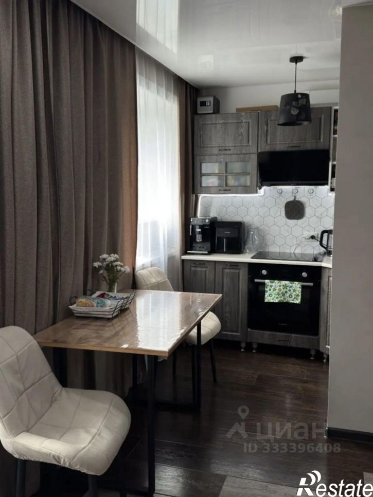 3-комн квартира ул Радикальцева, 2,  д. 2