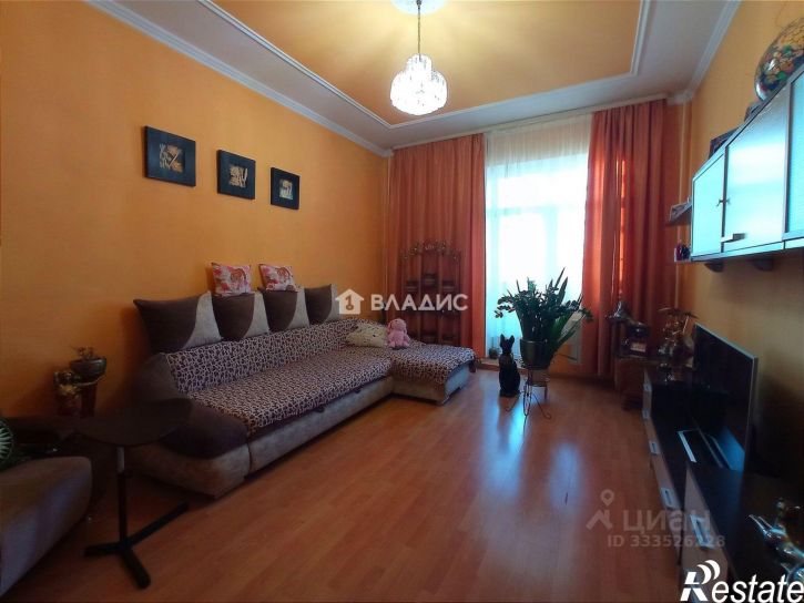 3-комн квартира 110-й микрорайон, 1