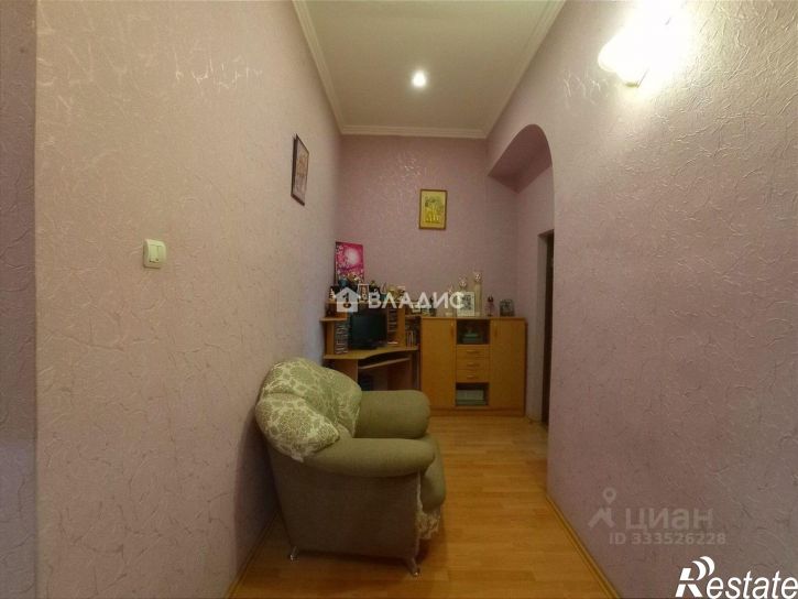 3-комн квартира 110-й микрорайон, 1