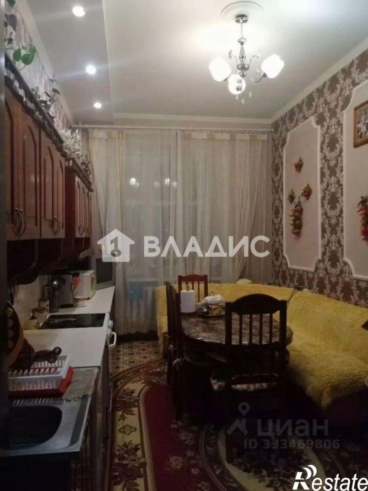 3-комн квартира 110-й микрорайон, 1