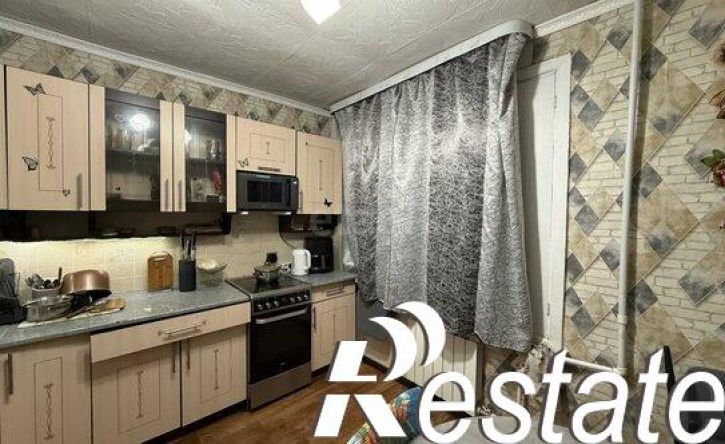 4-комн квартира улица Калашникова, 16,  д. 16