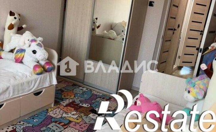3-комн квартира 111-й микрорайон, 9