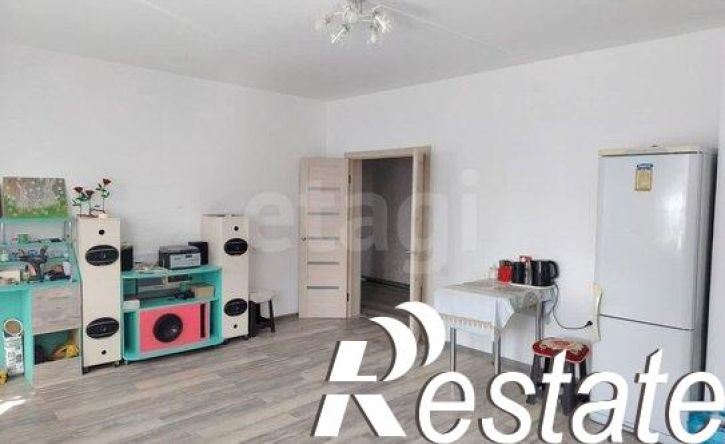 3-комн квартира микрорайон 140Б, 5